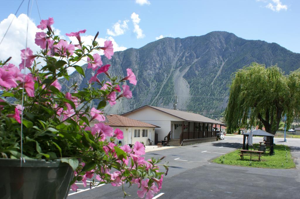 Elks Motel Keremeos Buitenkant foto