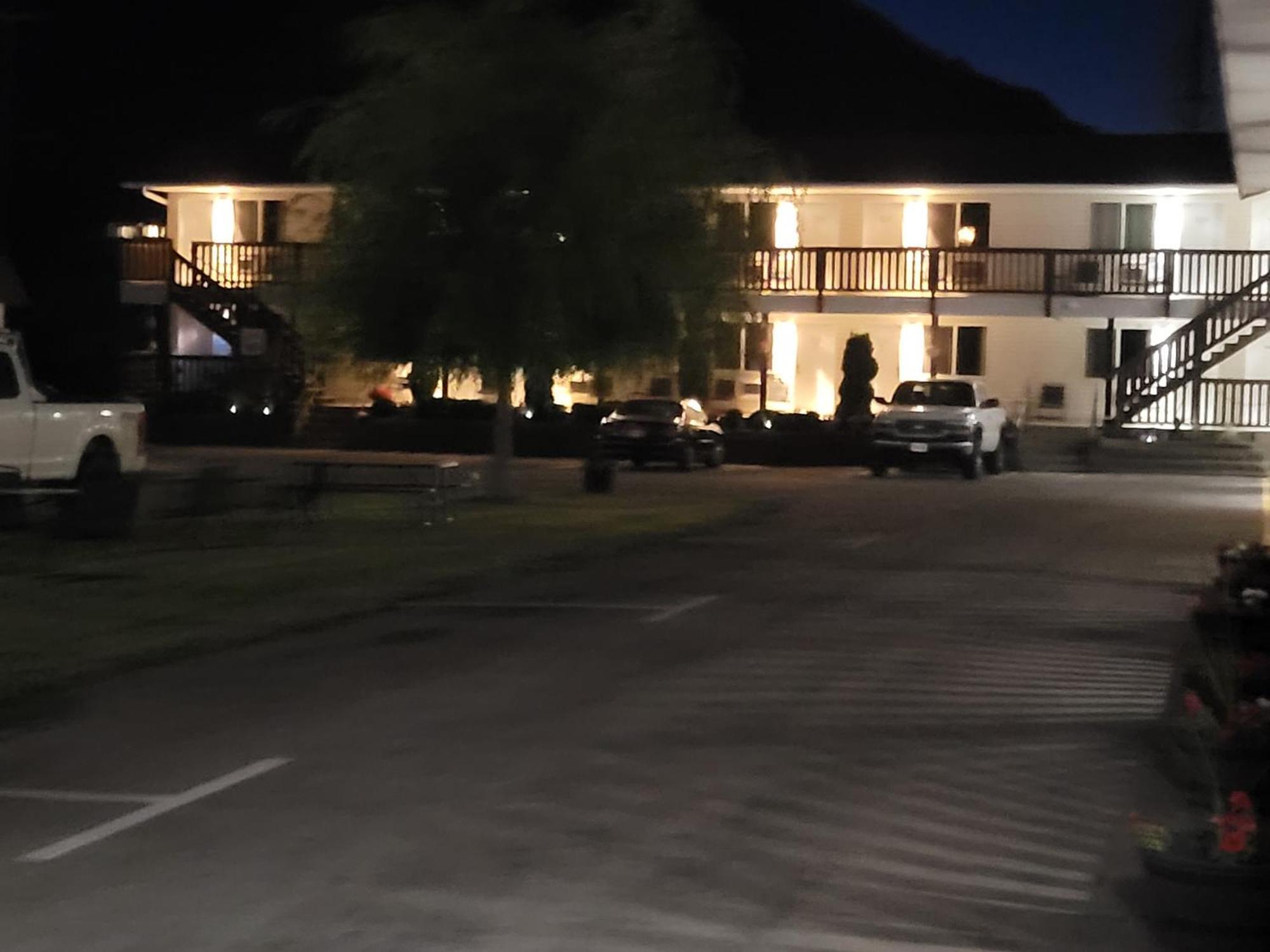 Elks Motel Keremeos Buitenkant foto