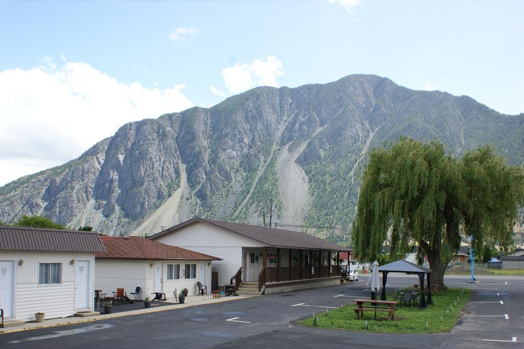 Elks Motel Keremeos Buitenkant foto