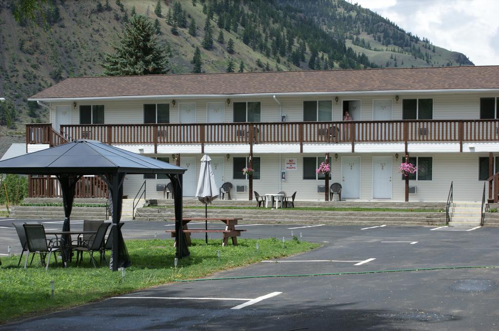 Elks Motel Keremeos Buitenkant foto